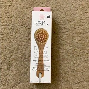 Daily Concepts Facial Dry Brush